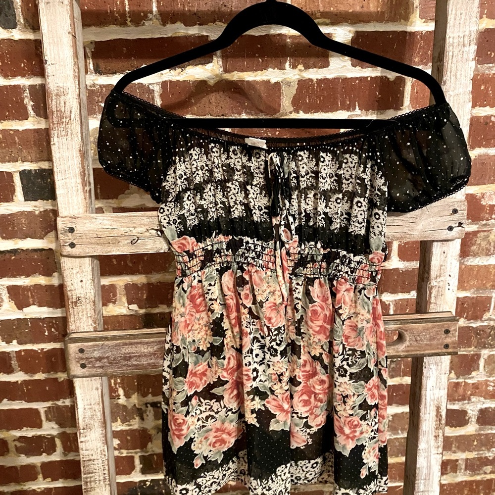 Off shoulder sheer shirt